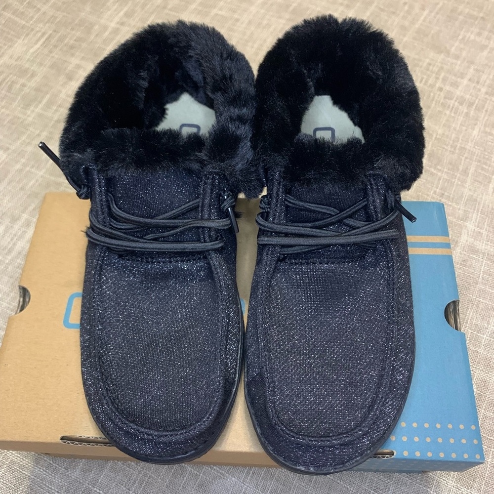 Hey Dude Britt Youth 2 pair size 1